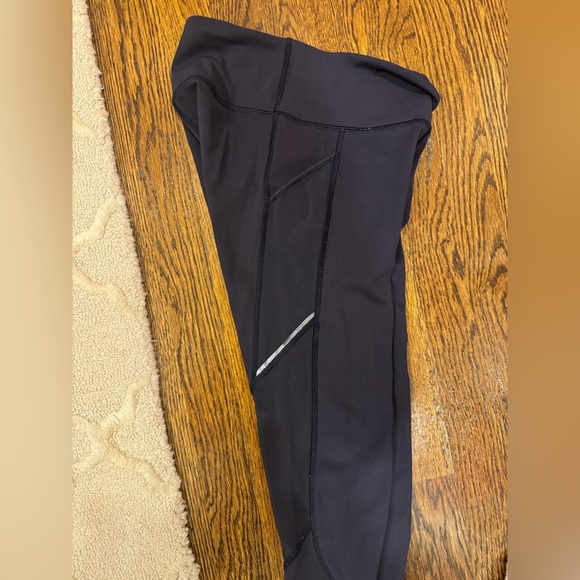 lululemon size 4 navy leggings - Picture 3 of 4